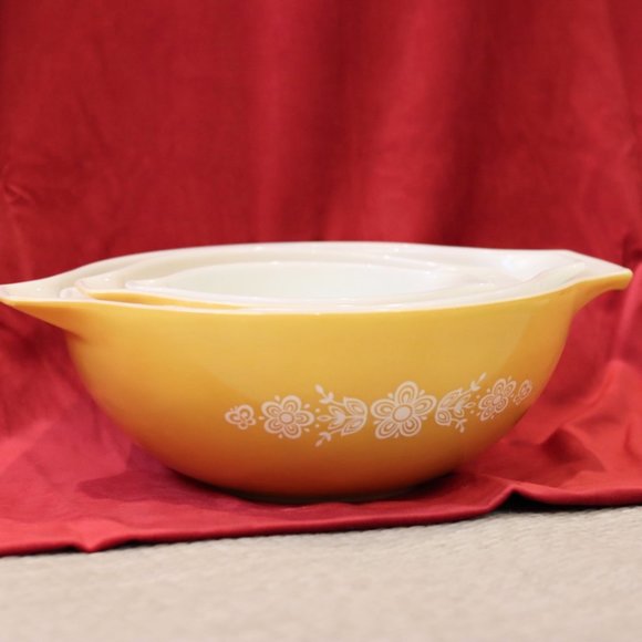 PYREX Butterfly Gold Cinderella Bowl Set of 4 - Picture 9 of 10